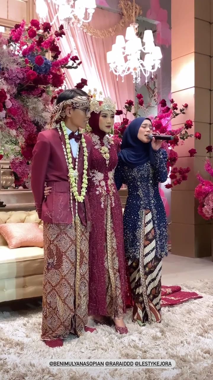lesty di pernikahan kakak © instagram lesty di pernikahan kakak © instagram