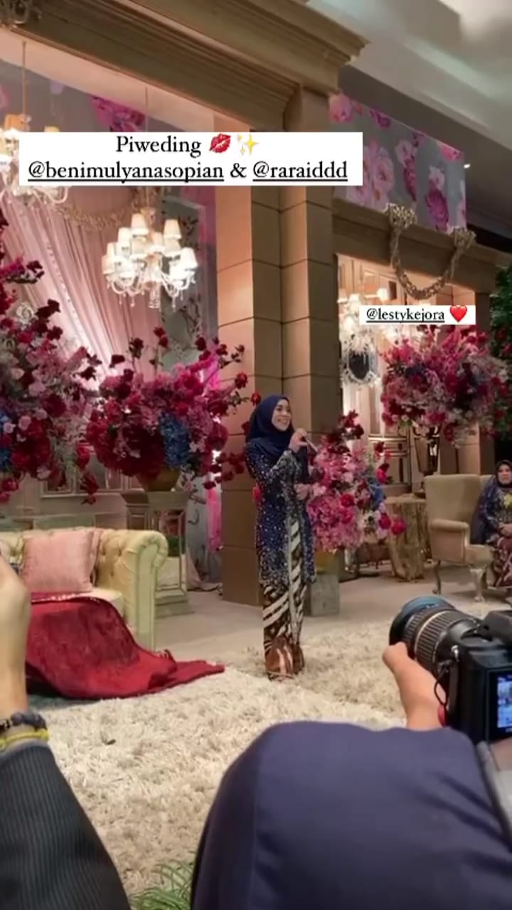 lesty di pernikahan kakak © instagram lesty di pernikahan kakak © instagram