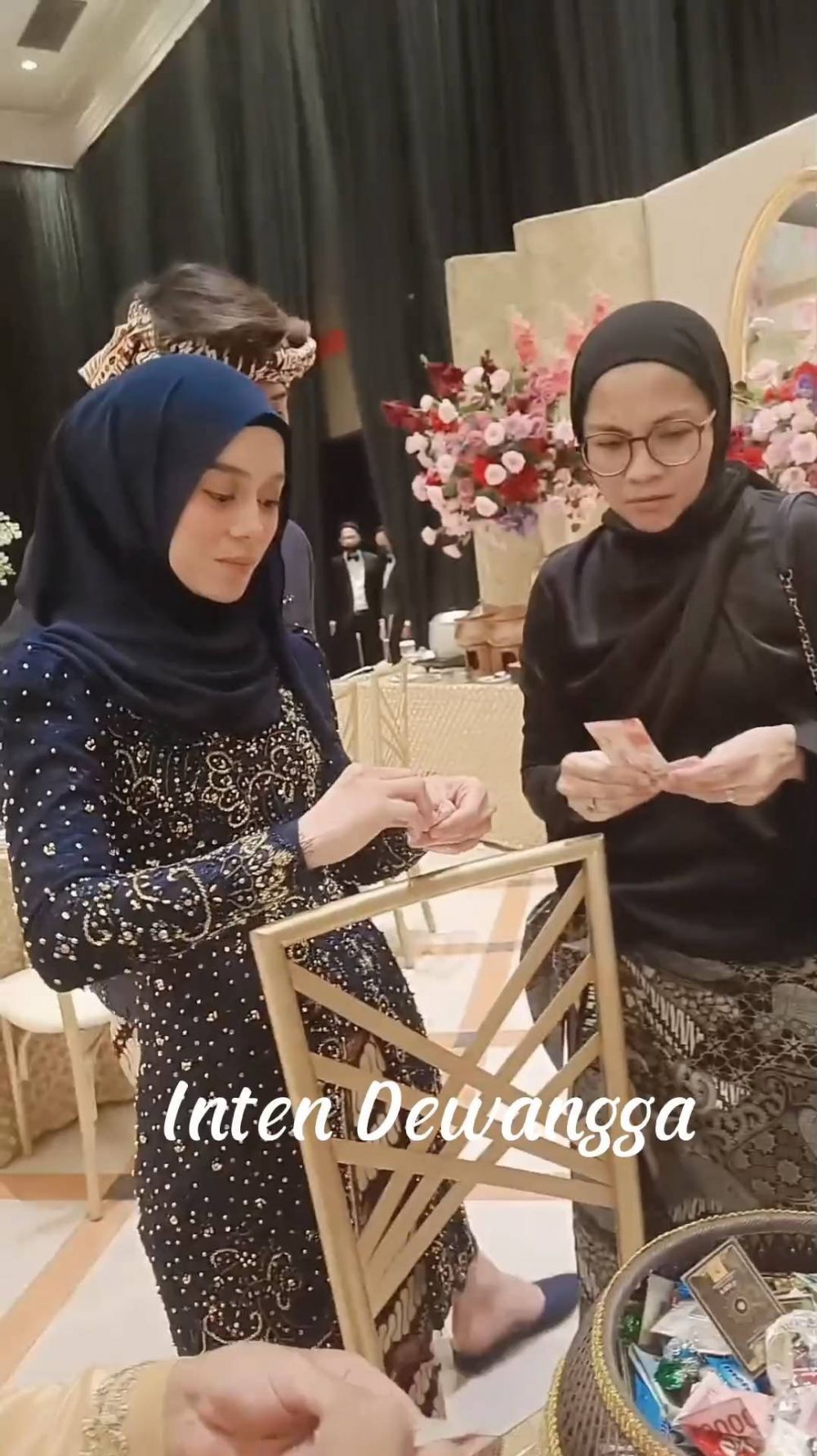 lesty di pernikahan kakak © instagram lesty di pernikahan kakak © instagram