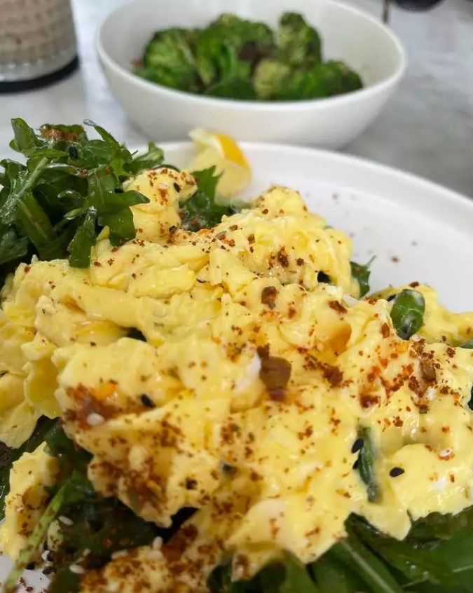 Sukses turunkan bobot 70 kg, intip 10 menu sarapan sehat Ivan Gunawan