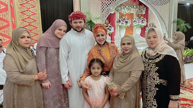Ridho Rhoma dan istri © berbagai sumber