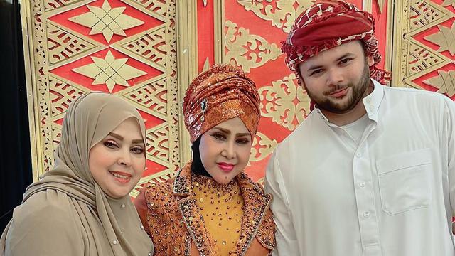 Ridho Rhoma dan istri © berbagai sumber
