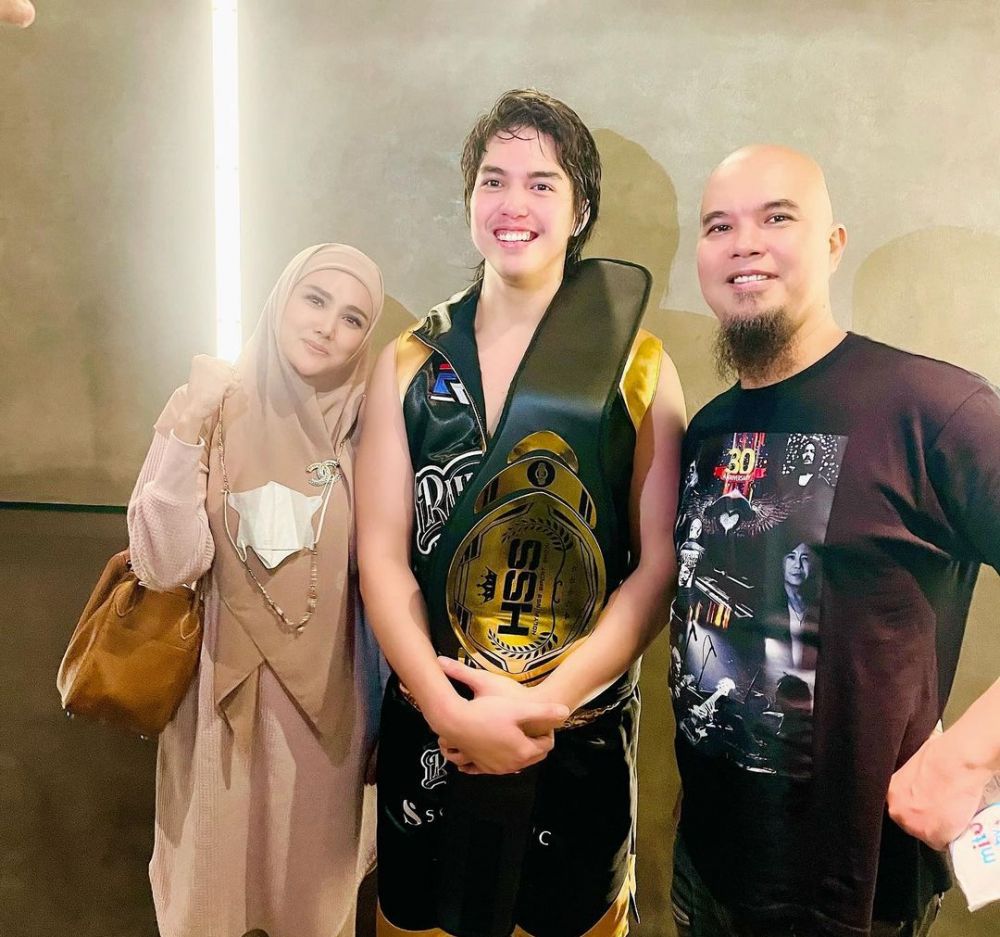 seleb dan anak sambung bak sahabat © berbagai sumber