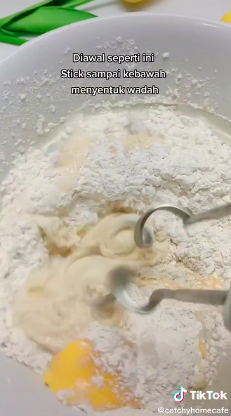 Pemula wajib tahu, ini cara pakai hand mixer agar adonan kalis