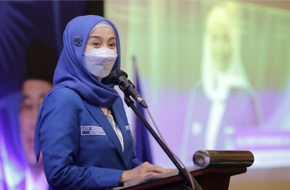 11 Penampilan Desy Ratnasari saat jadi dosen tamu, gayanya berkelas berbagai sumber 11 Penampilan Desy Ratnasari saat jadi dosen tamu, gayanya berkelas berbagai sumber