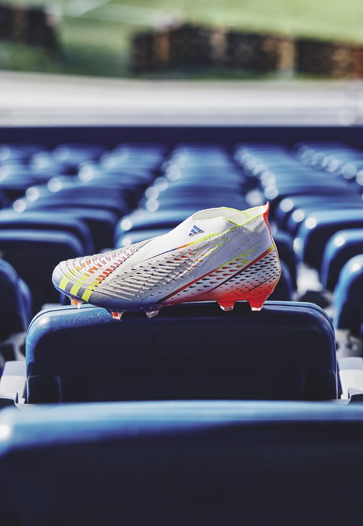 Evolusi sepatu sepak bola dari masa ke masa, kini jadi barang branded