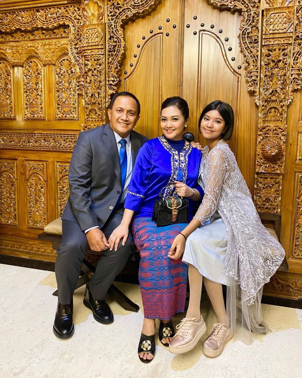 Tak bedakan kasih sayang, potret kedekatan 6 penyanyi & putri sambung berbagai sumber Tak bedakan kasih sayang, potret kedekatan 6 penyanyi & putri sambung berbagai sumber