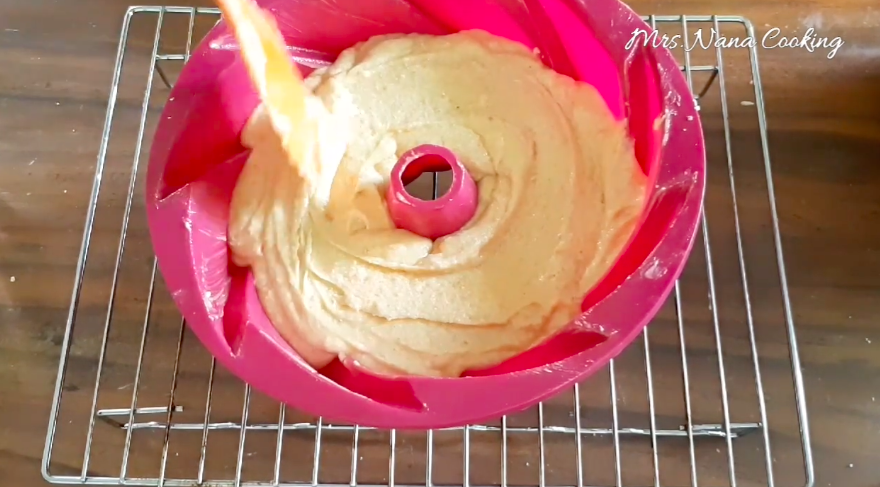 Trik memanggang bolu pakai loyang silikon, antitumpah & tak gosong