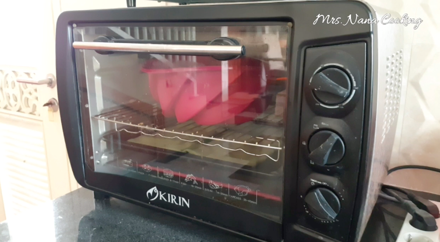 Trik memanggang bolu pakai loyang silikon, antitumpah & tak gosong