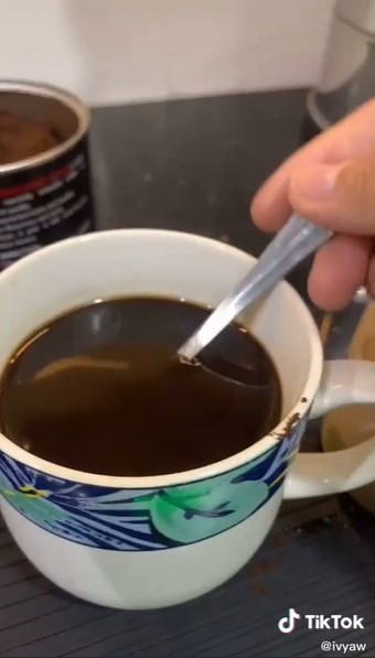Bukan pakai gula, begini cara bikin kopi biar rasa pahitnya berkurang