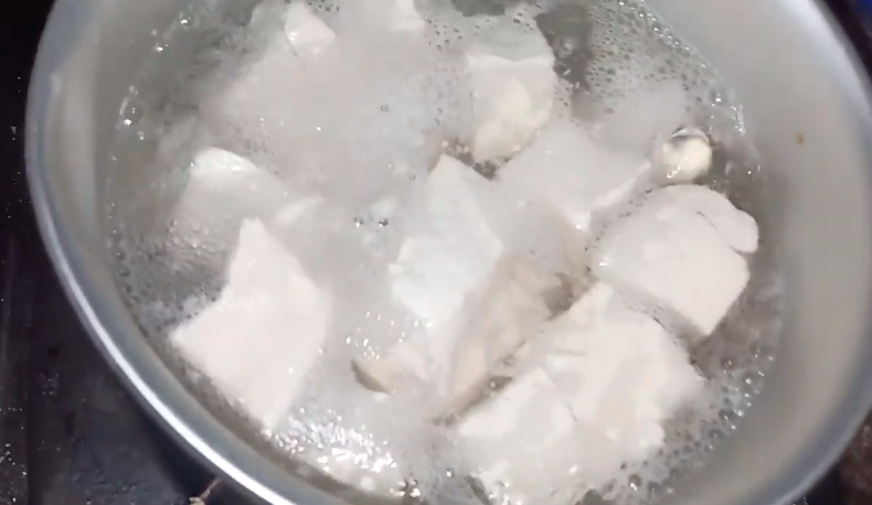 Jangan dibuang, ini cara mudah hilangkan bau tak sedap pada tahu putih