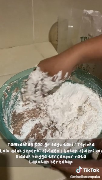 5 Trik bikin pempek adaan agar mudah dibentuk dan hasilnya nggak keras