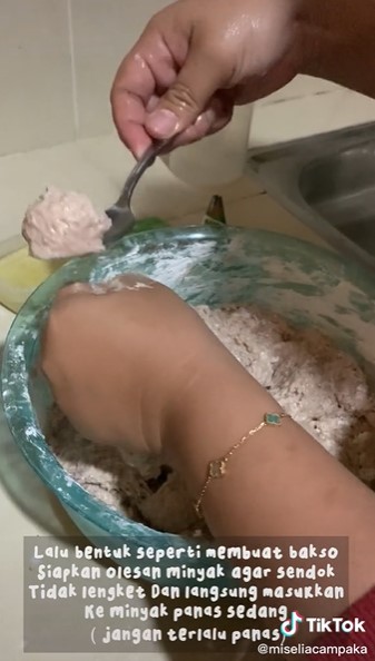 5 Trik bikin pempek adaan agar mudah dibentuk dan hasilnya nggak keras