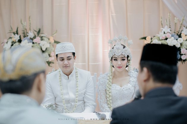 Momen pernikahan 9 seleb terlibat cinlok, Glenca-Rendi usung adat Jawa