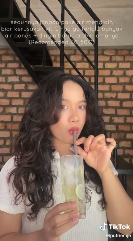 Jangan asal, ini trik konsumsi air lemon agar tetap tinggi vitamin C