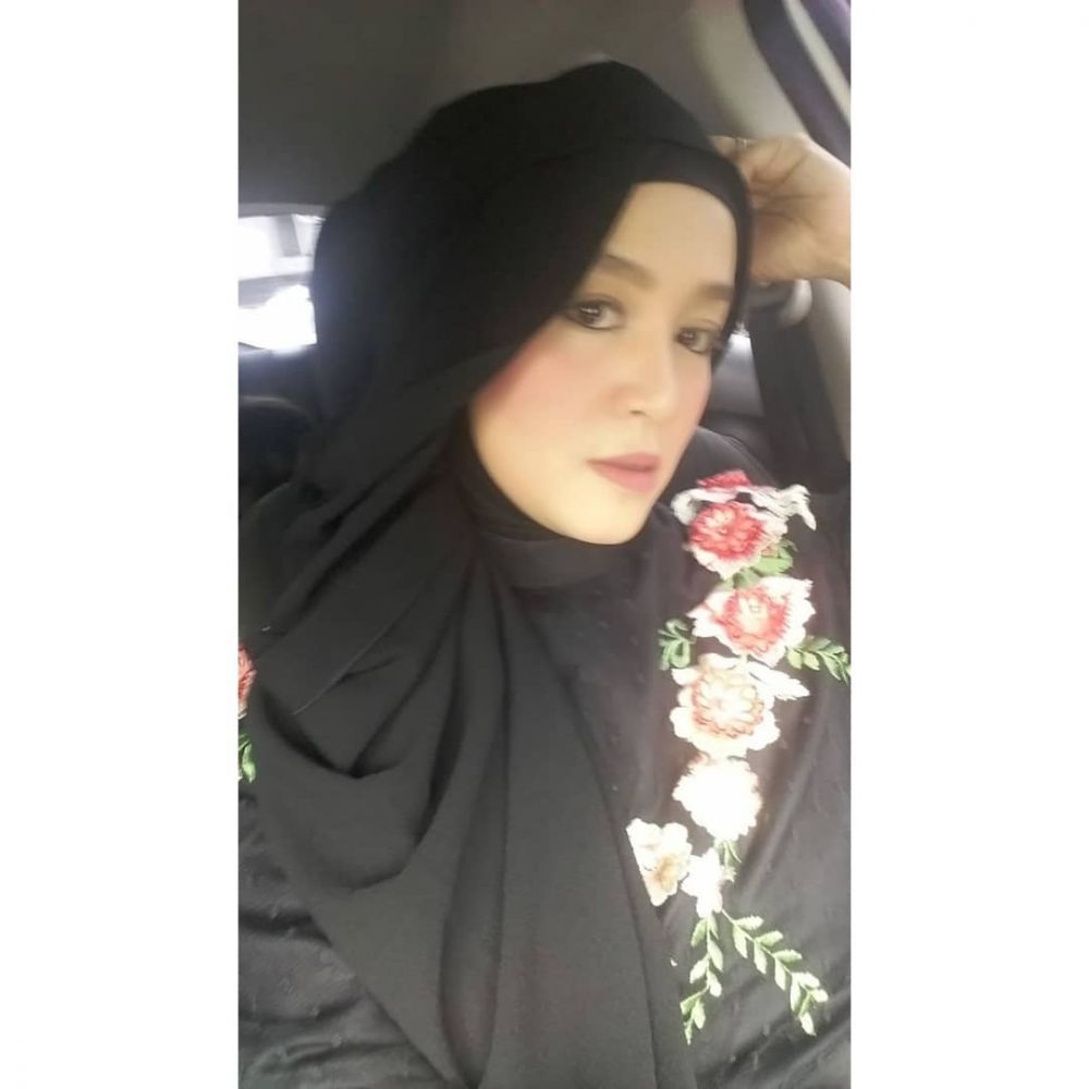 Jadi bankir, 11 potret terbaru Ceria Hade 'Teh Euis' Keluarga Cemara berbagai sumber