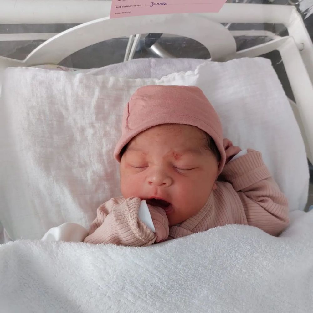 Dikaruniai bayi perempuan, 5 momen Gracia Indri melahirkan di Belanda