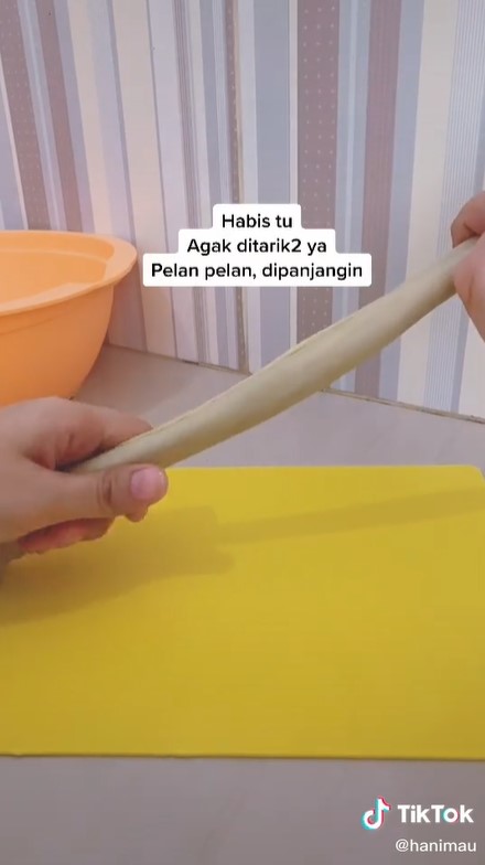 5 Trik menggulung adonan roti maryam agar bentuknya rapi dan cantik