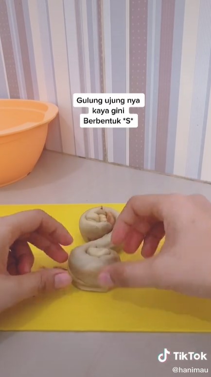 5 Trik menggulung adonan roti maryam agar bentuknya rapi dan cantik