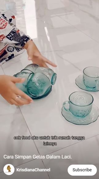 Trik menyusun cangkir di dalam laci, lebih rapi dan tak makan tempat