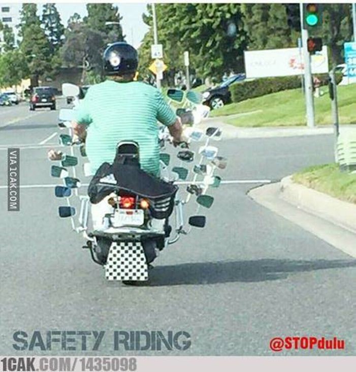 Penampakan nyeleneh spion kendaraan © berbagai sumber