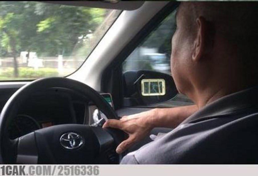 Penampakan nyeleneh spion kendaraan © berbagai sumber