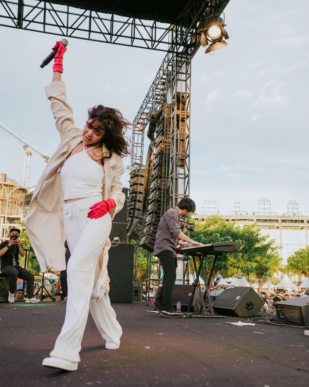 Widi Verratale saat konser istimewa Widi Verratale saat konser istimewa