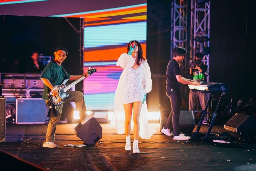 Widi Verratale saat konser istimewa Widi Verratale saat konser istimewa