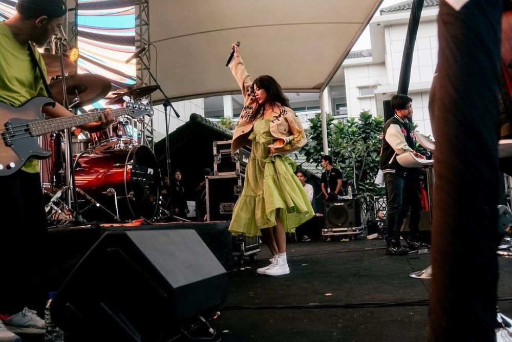 Widi Verratale saat konser istimewa Widi Verratale saat konser istimewa