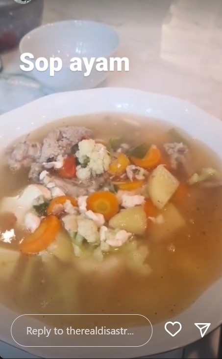 9 Menu sarapan Dian Sastrowardoyo, jaga tubuh sehat dan langsing