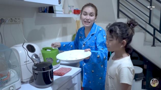 10 Alat dapur sederhana Ayu Ting Ting, bikin masak lebih mudah