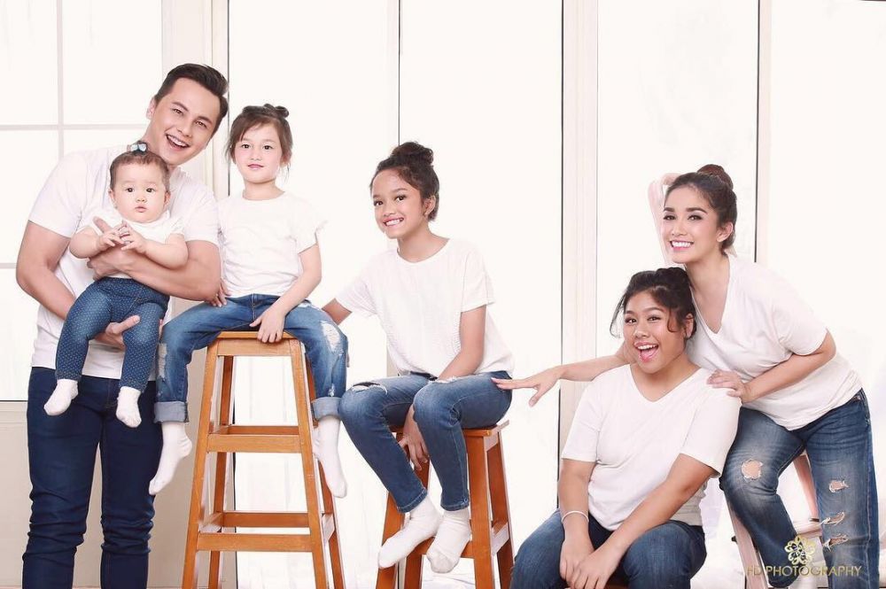 pemotretan keluarga Ussy-Andhika dari masa ke masa © berbagai sumber pemotretan keluarga Ussy-Andhika dari masa ke masa © berbagai sumber