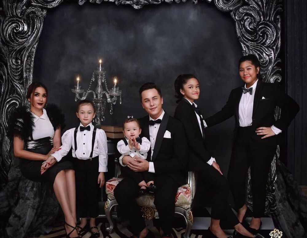 pemotretan keluarga Ussy-Andhika dari masa ke masa © berbagai sumber pemotretan keluarga Ussy-Andhika dari masa ke masa © berbagai sumber