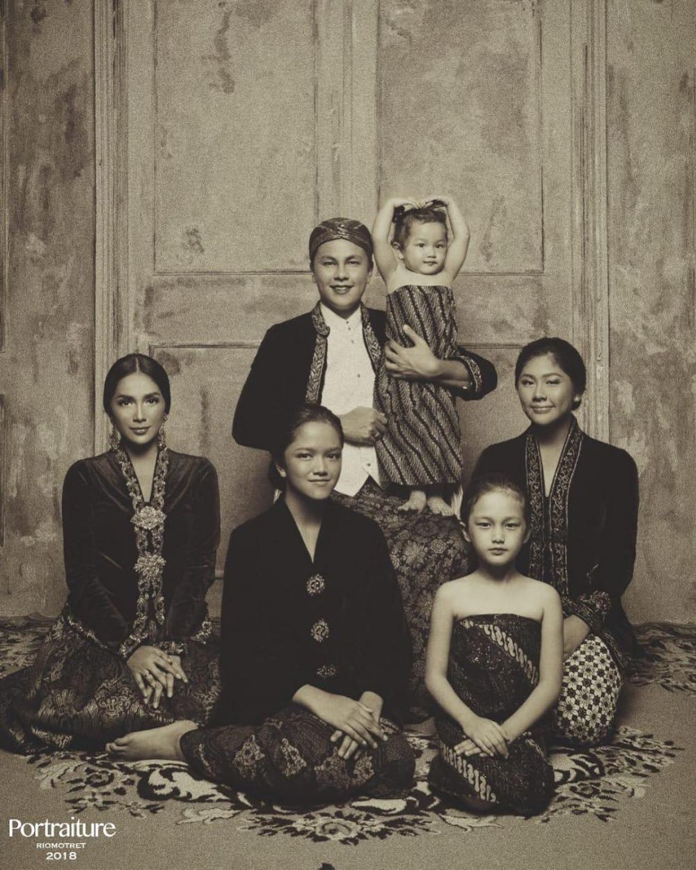 pemotretan keluarga Ussy-Andhika dari masa ke masa © berbagai sumber pemotretan keluarga Ussy-Andhika dari masa ke masa © berbagai sumber