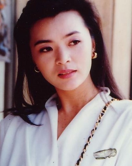 Pesonanya bikin Andy Lau jatuh hati, ini 11 potret masa muda Idy Chan