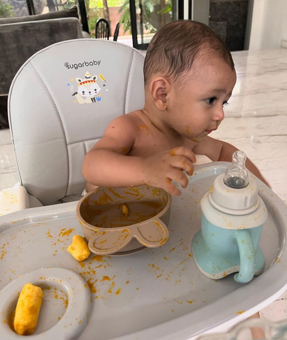 7 Trik MPASI pertama ala Jessica Iskandar, bantu anak mengenal makanan