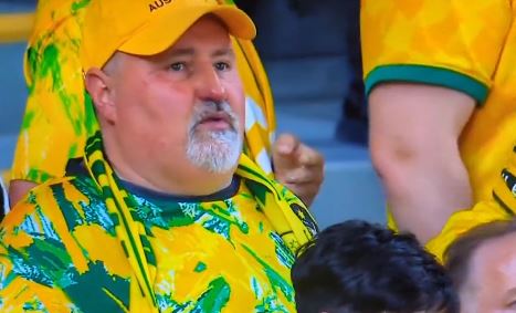 Fans ini malah kesal tersorot kamera stadion, reaksinya bikin ketawa