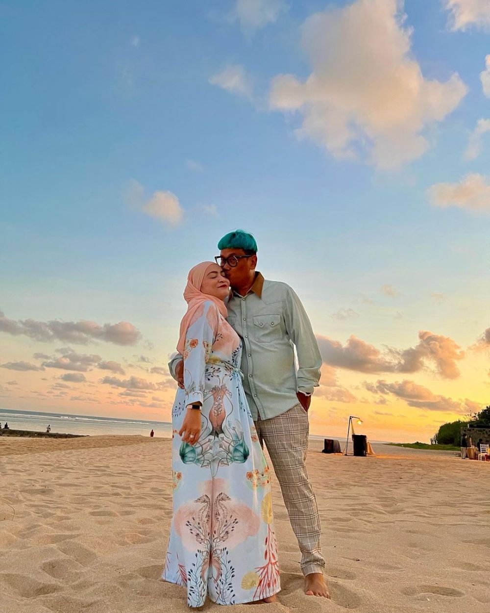 seleb jatuh ke pelukan pesulap  © 2022 berbagai sumber