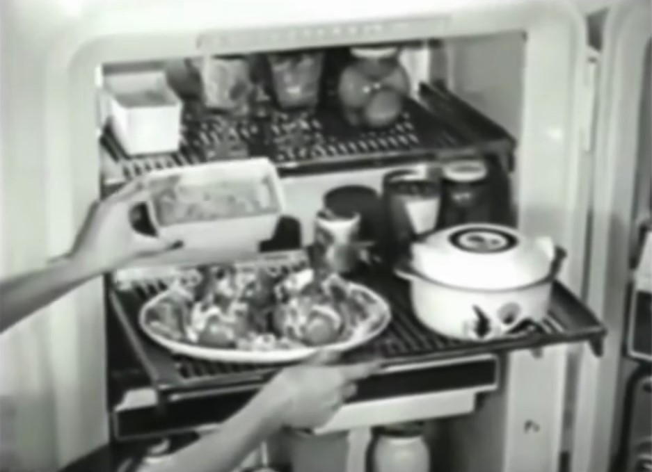 Jarang diketahui, ini 9 potret penampakan kulkas canggih tahun 1956