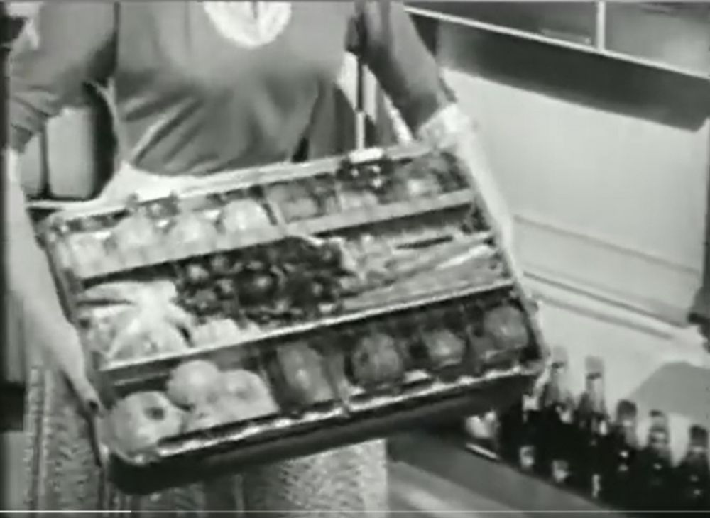 Jarang diketahui, ini 9 potret penampakan kulkas canggih tahun 1956