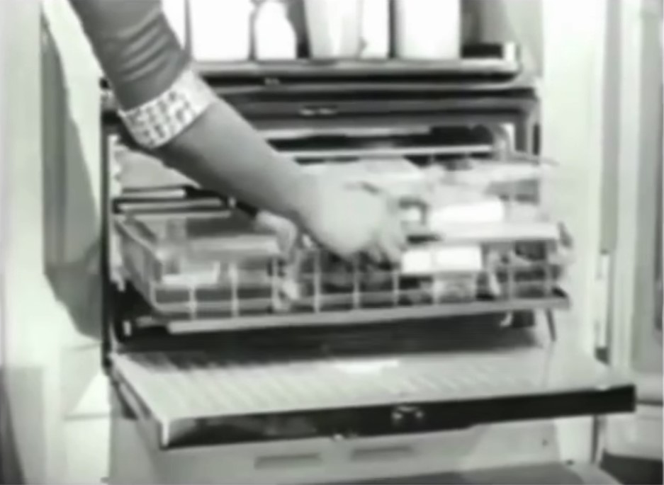 Jarang diketahui, ini 9 potret penampakan kulkas canggih tahun 1956