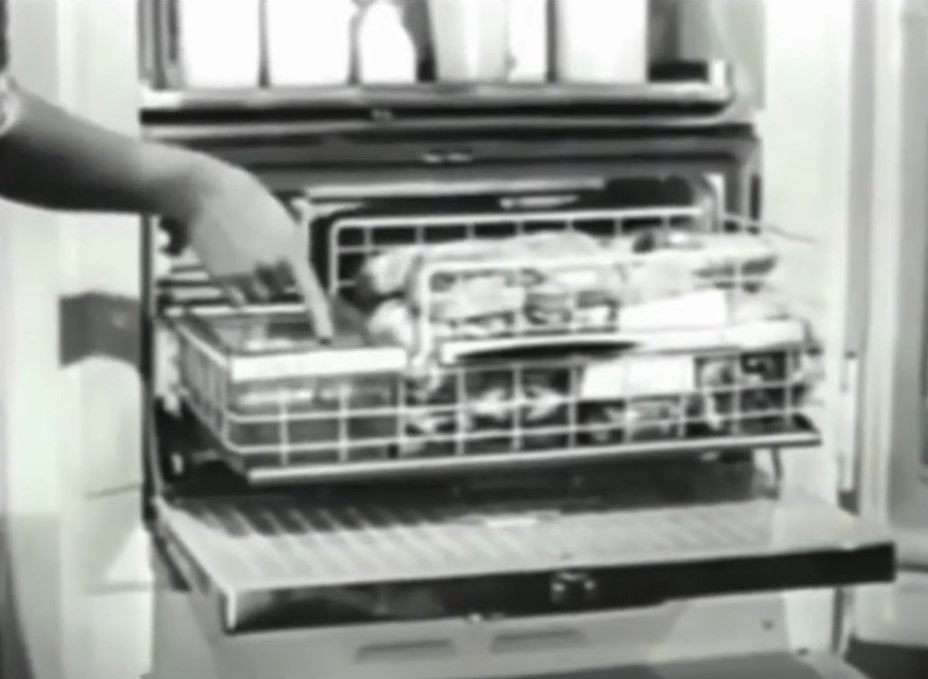 Jarang diketahui, ini 9 potret penampakan kulkas canggih tahun 1956