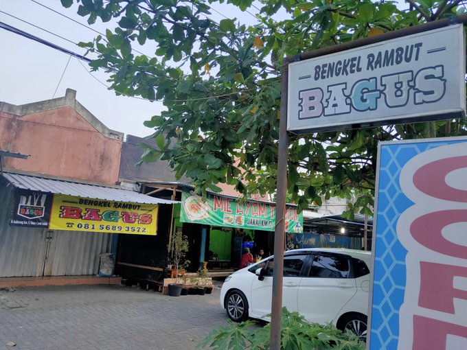 nama salon cukur malah nyeleneh banget © berbagai sumber