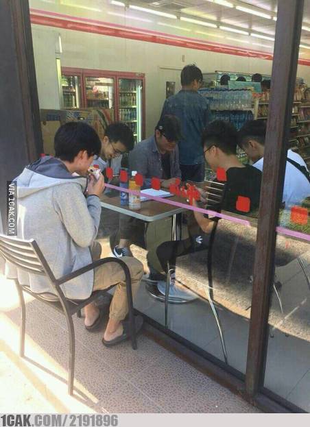 desain meja nggak biasa nyeleneh © berbagai sumber desain meja nggak biasa nyeleneh © berbagai sumber