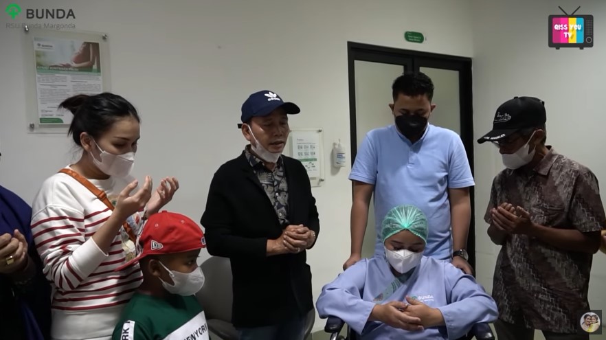 persalinan Syifa adik Ayu Ting Ting © berbagai sumber