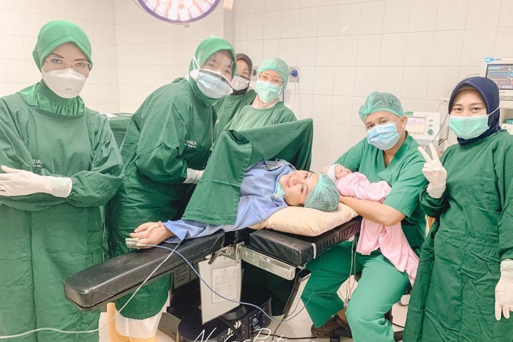 persalinan Syifa adik Ayu Ting Ting © berbagai sumber
