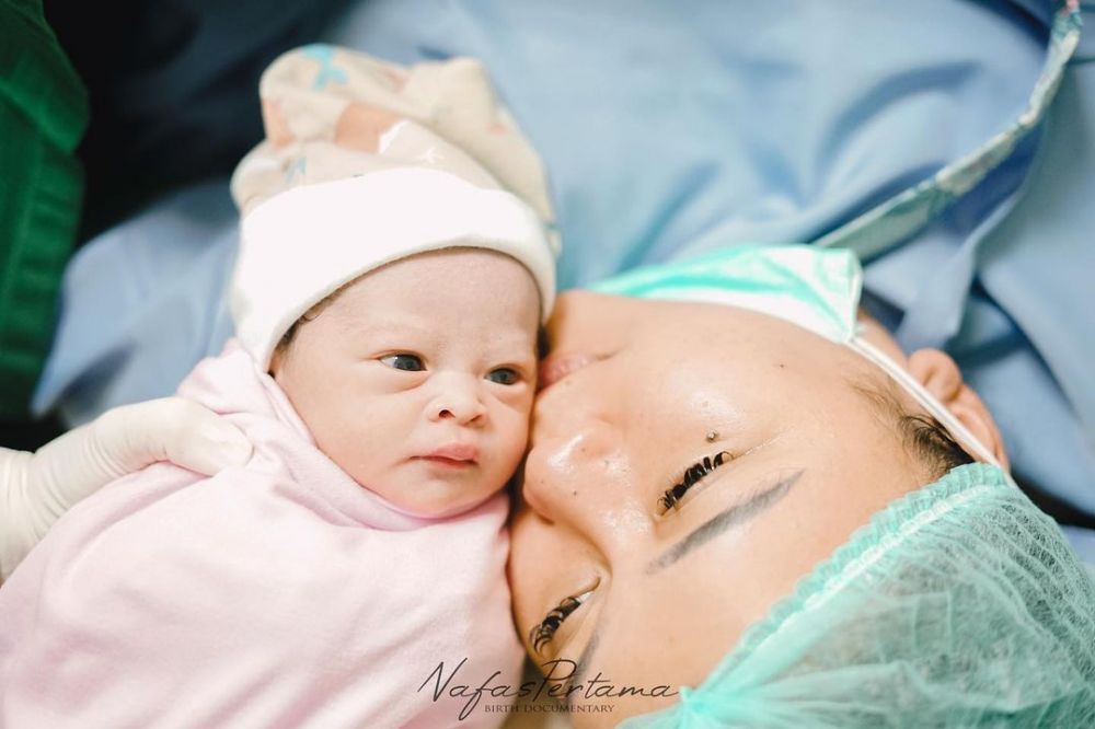 persalinan Syifa adik Ayu Ting Ting © berbagai sumber