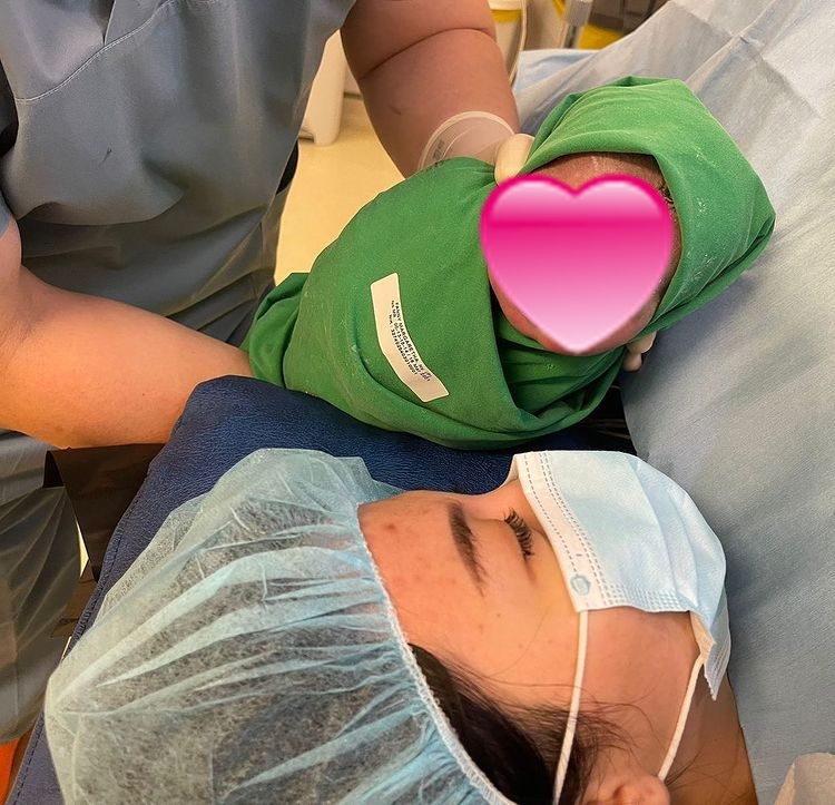 Kapten Vincent & istri sambut anak pertama © berbagai sumber