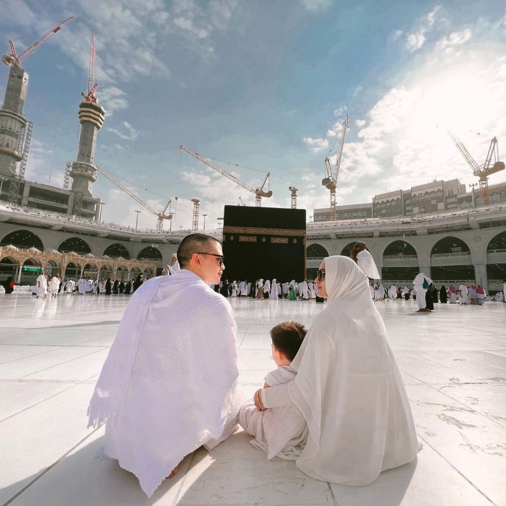 gaya seleb saat umrah © berbagai sumber