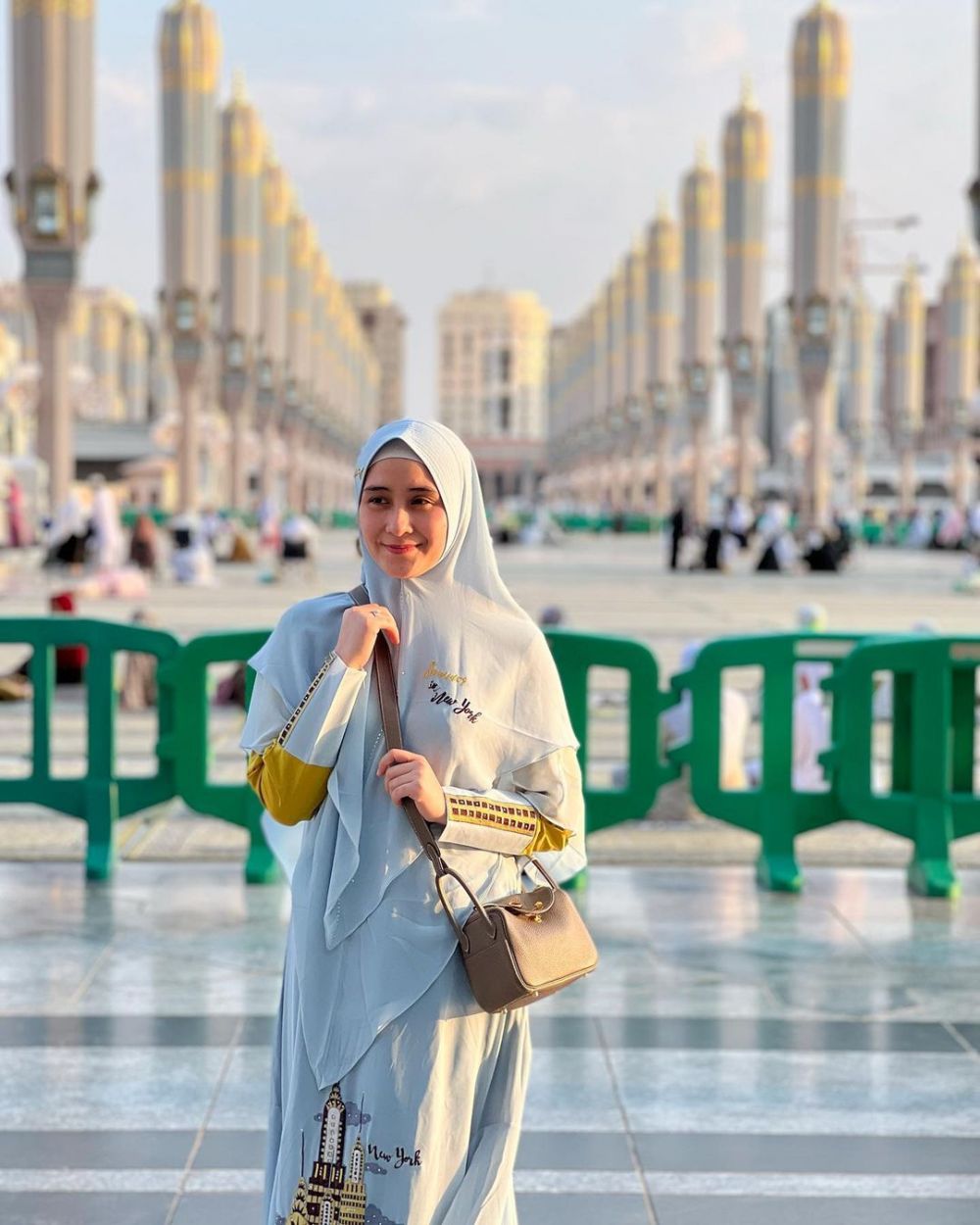 gaya seleb saat umrah © berbagai sumber